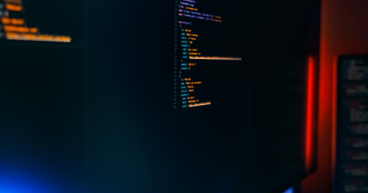 Ilustração de uma rede de computadores segura com dados protegidos, simbolizando a conformidade com a diretiva NIS2 para PME.